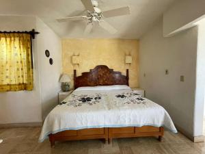 Postel nebo postele na pokoji v ubytování Hotel Villas Los Angeles + 47 fotografií