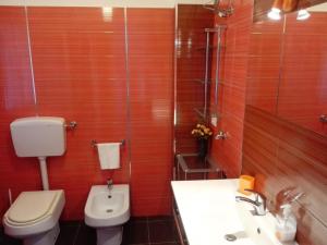 A bathroom at Villa Lilium