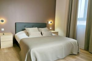 Кровать или кровати в номере Appart Hotel Spa Perpignan