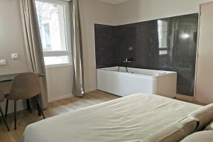Кровать или кровати в номере Appart Hotel Spa Perpignan