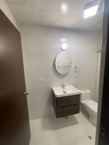 Ένα μπάνιο στο 17 Dpto con inmejorable ubicación Miraflores +14 φωτογραφίες