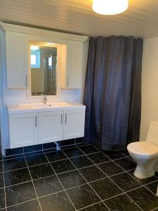 Gallery image of Quiet, centrally-located apartment, parking included in Molde