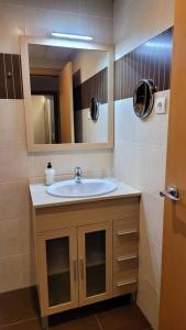 a bathroom with a sink and a mirror at Entre mar y PortAventura in Salou