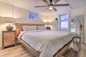 una camera con letto e ventilatore a soffitto di Convenient Denver Home with Private Hot Tub! a Denver