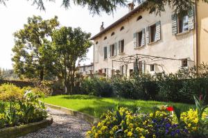 Foto dalla galleria di B&B Corte delle Muse a San Felice del Benaco