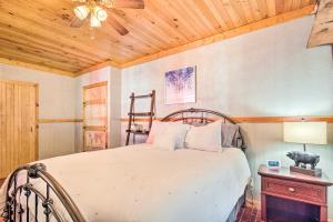 een slaapkamer met een bed en een houten plafond bij Penrose Home with Covered Deck and Fire Pit! in Penrose