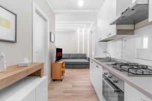 A kitchen or kitchenette at BO13 -Crescenzago- Bright - Wifi - Elegant