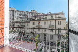 A balcony or terrace at BO13 -Crescenzago- Bright - Wifi - Elegant