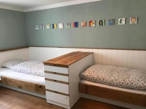 a bedroom with two twin beds and a dresser at Modernes, exklusives Apartment im Dorf am Davoser See, Skikeller, Innenpool, Sauna, Balkon in Davos
