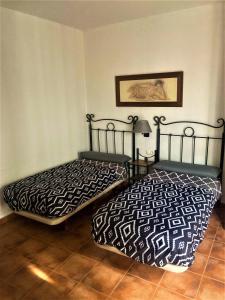 Posteľ alebo postele v izbe v ubytovaní APARTAMENTOS CASERIA DE COMARES