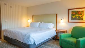 Rúm í herbergi á Holiday Inn Express Columbus Airport Easton