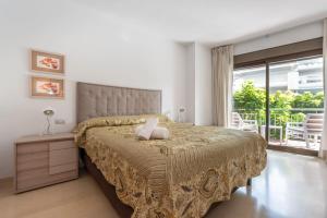 Łóżko lub łóżka w pokoju w obiekcie Apartamento Marbella Center I