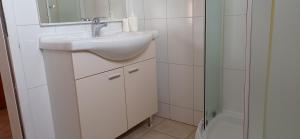 Koupelna v ubytování Apartmani Barišić + 18 fotografií