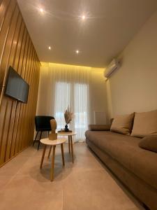 TV a/nebo společenská místnost v ubytování Piraeus Apartment for rent