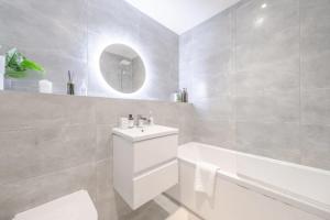 Bilik mandi di Modern and Beautiful 2 Bedroom Flat - Haggerston