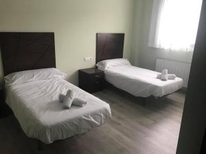 A bed or beds in a room at Las Ermitas de Vallada