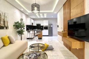 a living room with a couch and a table at The Suite of Artists - Central - By AppartAli in Casablanca