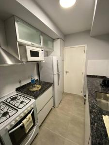 Küche/Küchenzeile in der Unterkunft Moderno Departamento en excelente zona.