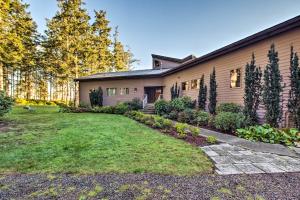 En hage utenfor Marrowstone Island Home 20 Mins to Port Townsend!