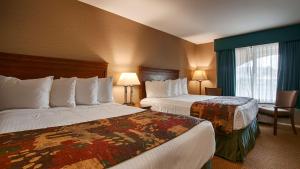 a hotel room with two beds and a window at Best Western La Posada Motel in Fillmore