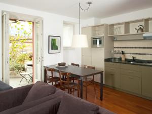 Una cocina o kitchenette en Nenè-Il Vicolo Apartments and Rooms