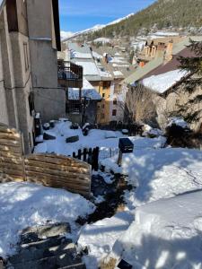 Zdjęcie z galerii obiektu duplex vieille ville, à partager avec 2 chats w mieście Briançon