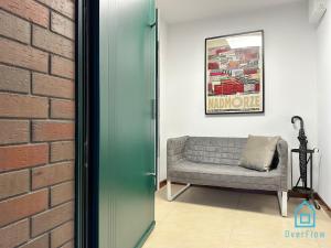 Posedenie v ubytovaní Bałtyk Apartment- Tranquil Retreat, 15 Minutes to the Sea & Gdańsk City Center