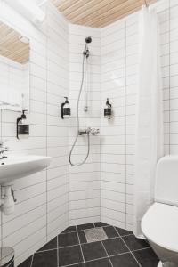 Koupelna v ubytování Heimen Hotel