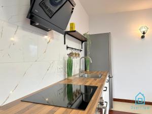 Kuchyňa alebo kuchynka v ubytovaní Zatoka Apartment- Tranquil Retreat, 15 Minutes to the Sea & Gdańsk City Center