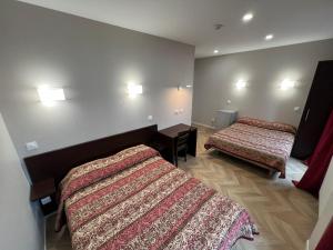 Postel nebo postele na pokoji v ubytování Hipotel Paris Printania Maraichers