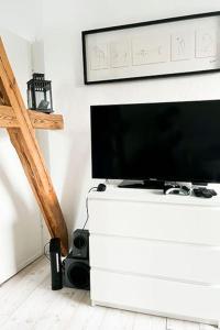 TV i/ili multimedijalni sistem u objektu Modernes Apartment mit Balkon free Parking Netflix