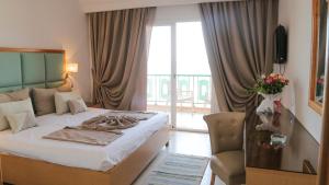 Postel nebo postele na pokoji v ubytování Hotel Marabout - Families and Couples Only + 28 fotografií