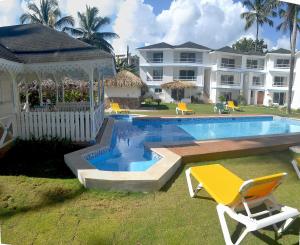 Bazén v ubytování Costarena Beach Hotel nebo v jeho okolí