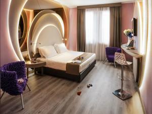 a hotel room with a bed and a table and chairs at Hotel Da Vinci in Milan