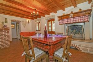 Fotografia z galérie ubytovania Dolores in Cokuni (Haus für 4-5 Personen) v destinácii Krnica