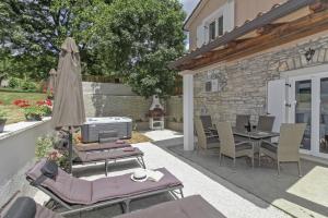 Patio nebo venkovní prostory v ubytování Tiffany in Grabri (Haus für 6-7 Personen)