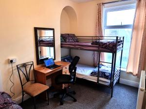 a bedroom with bunk beds and a desk with a computer at 2 Bedroom 4 Beds Family Flat Free Parking & Fast Wi-Fi Self-Check-in Cosy & Spacious in Rochdale