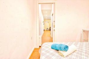 a bedroom with a bed with a blue towel on it at Acogedor Loft Centro Murcia in Murcia
