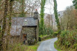 an old stone house on a dirt road at Glan Lledr in Betws-y-coed