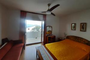 Posteľ alebo postele v izbe v ubytovaní Apartments by the sea Podaca, Makarska - 2621