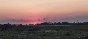 De zonsopgang of zonsondergang vanuit het vakantiehuis