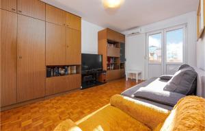 a living room with a couch and a tv at Beautiful Apartment In Zadar With Kitchen in Zadar