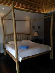 a bedroom with a bed with a four poster bed sidx sidx sidx sidx at Villa Presito in Ronda