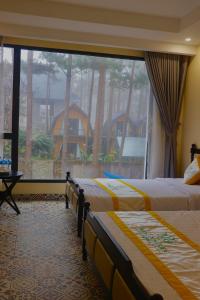 Un ou plusieurs lits dans un hébergement de l'établissement Mang Den Green Hotel