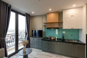 Una cocina o zona de cocina en Mercury Beach DaNang