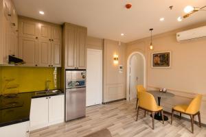 Una cocina o zona de cocina en Mercury Beach DaNang