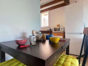 Kuchnia lub aneks kuchenny w obiekcie Maison Studio Mezzanine avec Terrasse, Parking Privé et Plagette à Proximité - 4 Couchages, Gruissan - FR-1-229-849