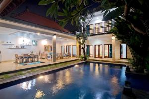 a swimming pool in the middle of a house at Villa Alam Biru in Sanur