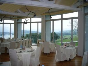 Romantik Hotel le Vignier tesisinde bir restoran veya yemek mekanı