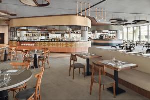Restaurace v ubytování ERTH Abu Dhabi Hotel